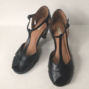 Urban outfitters black t-strap peep toe heels Sz 10